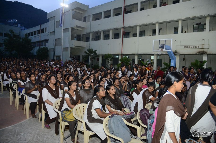 London-Babulu-Movie-Team-at-KBN-College-Vijayawada